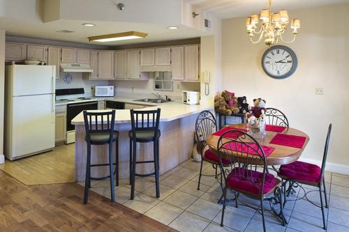 Pigeon Forge House | River Place Condos #411 3BD