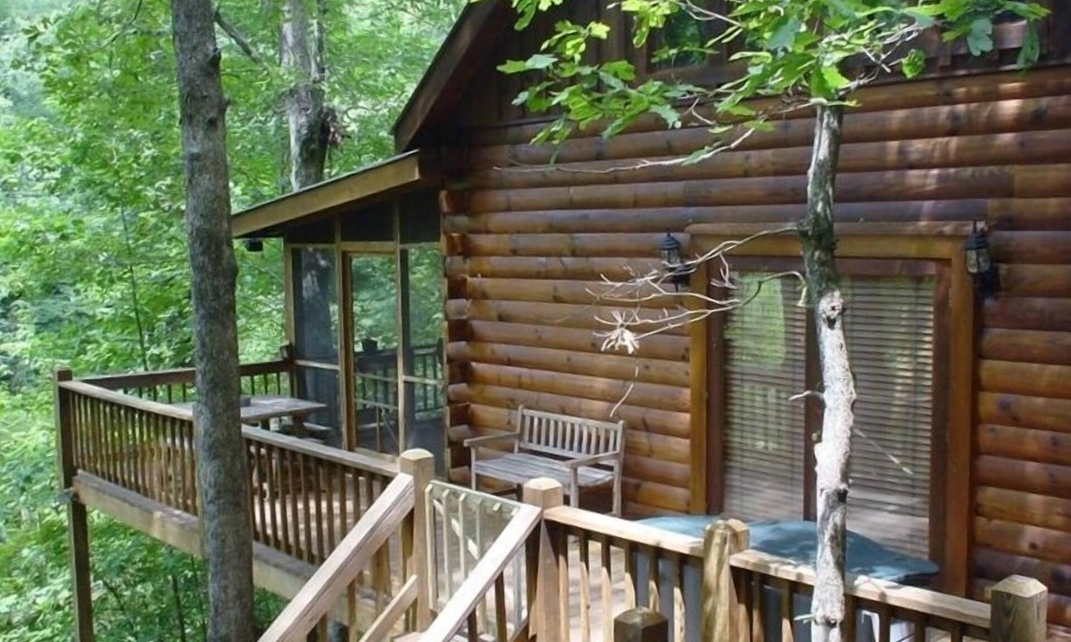 Ellijay Cabin | River Rest: Romantic & Relaxing Setting with Hot Tub on a Trophy Trout Stream