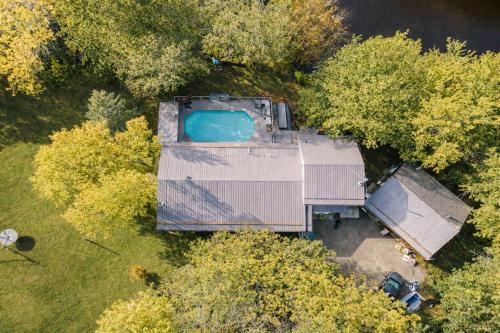 Tweed House | River Retreat- Hot tub-Games-BBQ-Bonfire-Sleeps 14