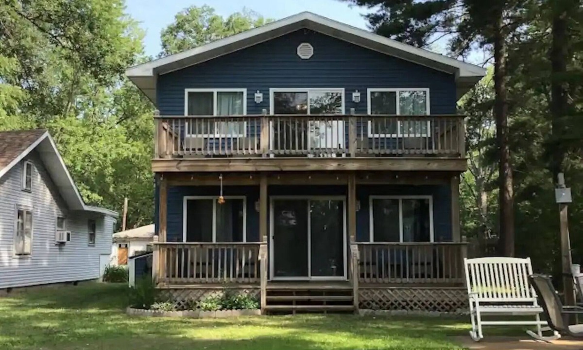 Thayer House | River retreat in Momence, IL. with river access. There is a private dock onsite.