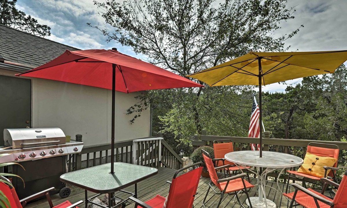 Hunt House | River Retreat w/ Deck, 2 Kayaks, Fire Pit & Grill!