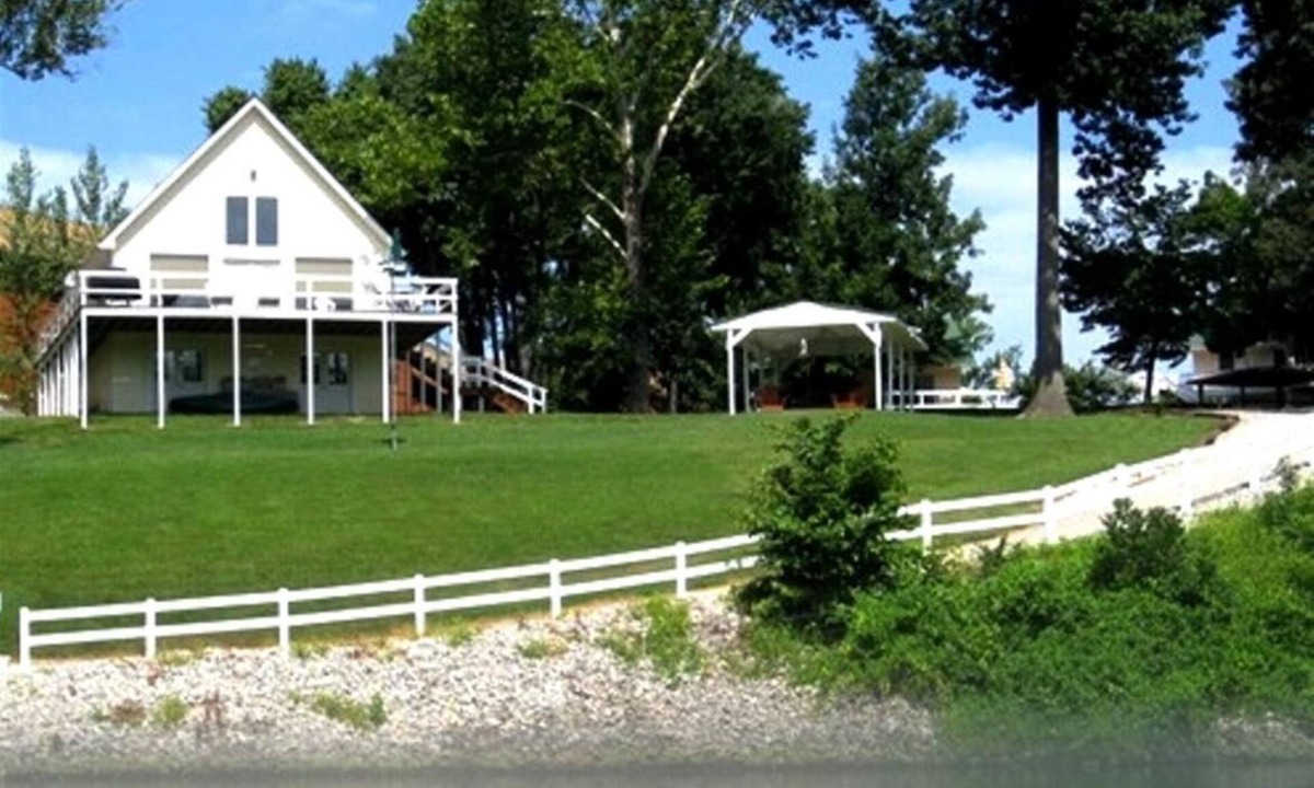 Norfork Hotel | River Ridge Inn