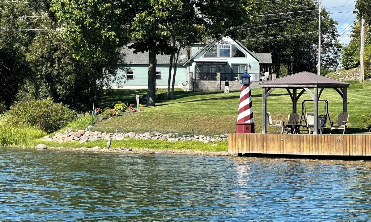 Wellesley Island House | River Rock Lodge: Waterfront Retreat in the Thousand Islands