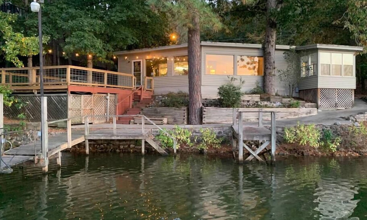 Rockwell House | River Rock Retreat, Family Lake House, Fishing Dock, Shuffleboard!