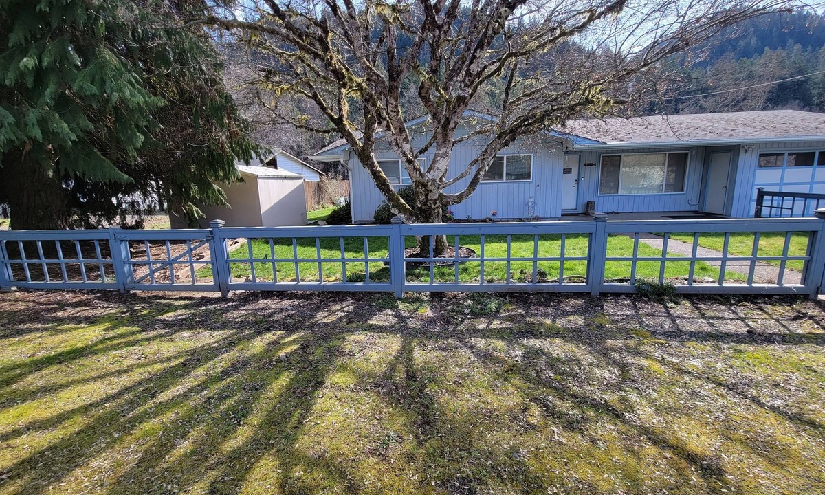 Westfir House | River Rock Retreat