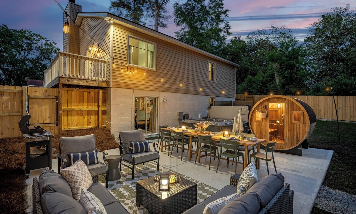 West Columbia House | River & Rose Landing-Spa, Sauna, Karaoke Room, Firepit, Sleeps 14