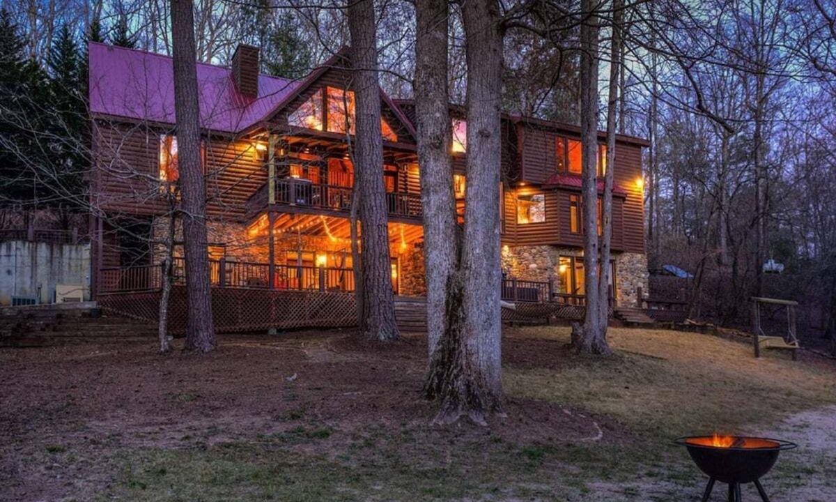 Ellijay Cabin | River's Bend - River Front, Hot Tub, Game Room, Luxury