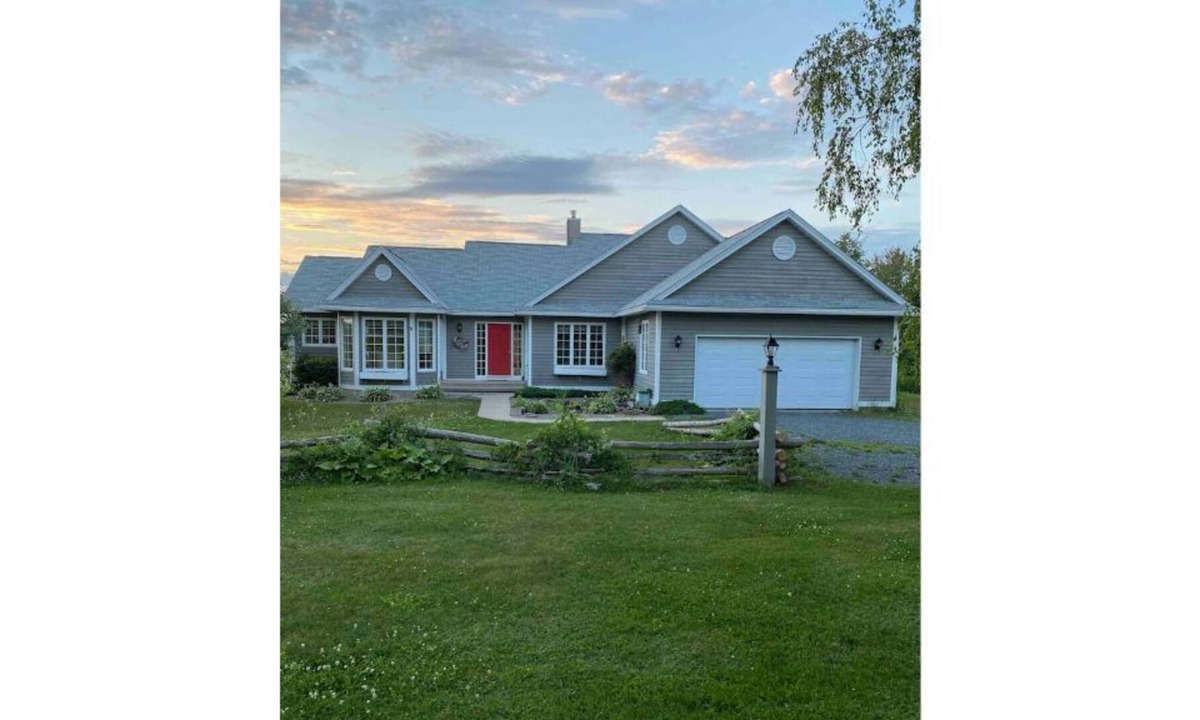 Kingsclear Cottage | River’s Edge Cottage