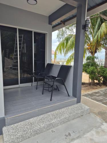 Tioman Island Bed & Breakfast | River Side Chalet Tioman