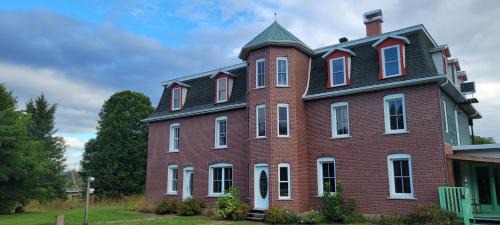 Waterville Apartment | River side Hunting Manor1869