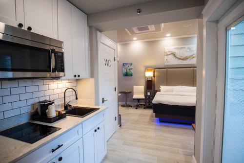 Washington Hotel | River Sirens Hotel-Contactless Check in Hotel
