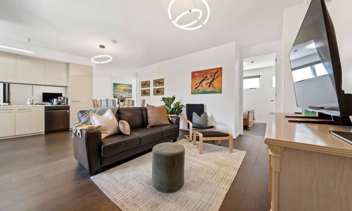 Gilberton Apartment | River Torrens Retreat—Between the CBD & Parklands