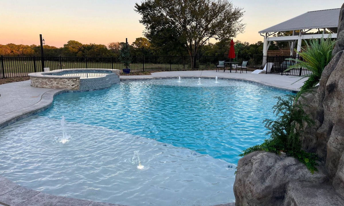 Weston House | River Valley Place Private Retreat w/Pool,Spa,Pickleball,Game Barn - Sleeps 25