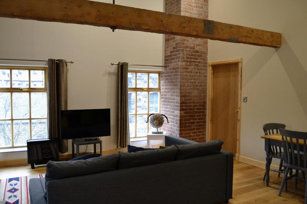 Wadsworth Apartment | River View Apartment