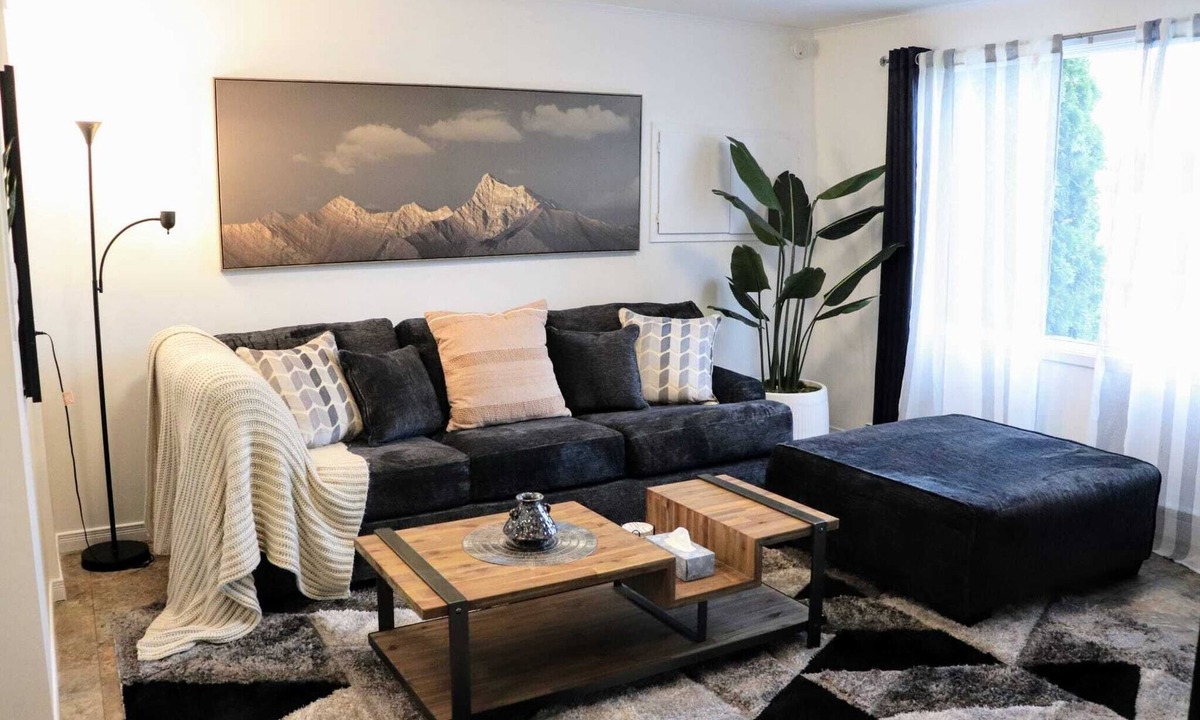 St. Stephen House | River View by the Border, stylish cozy centrally located in downtown St Stephen!