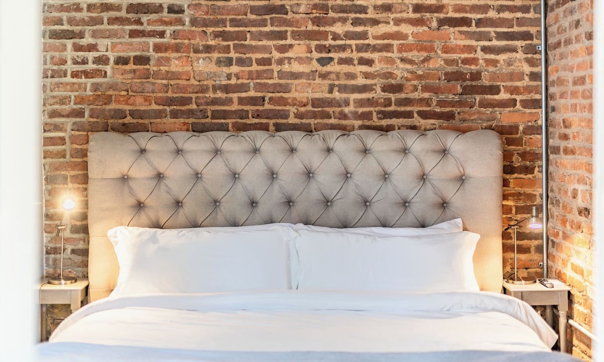 Daniels Hill Apartment | River View Downtown Private Historic Apt!
