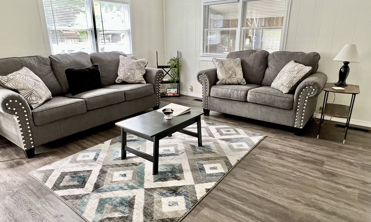 Warren House | River view getaway