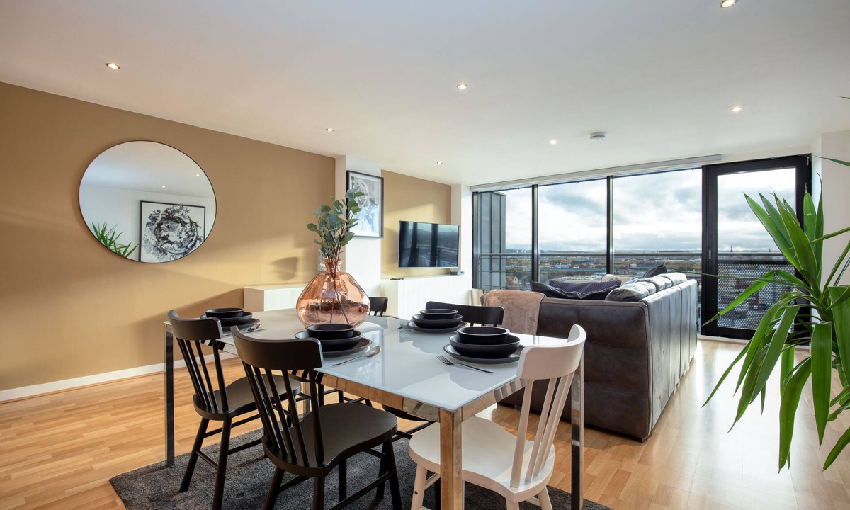 Finnieston Apartment | River View Height Apartment with Parking