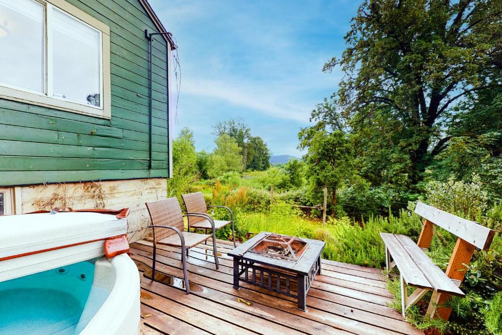 Thurston House | River View House