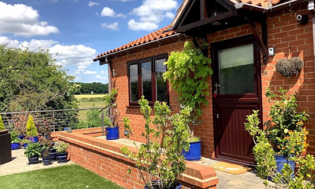 Ollerton Cabin | River View · River Maun Studio Cottages