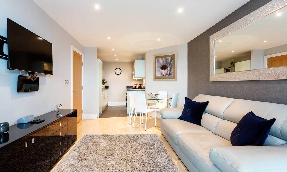 Vauxhall Apartment | River Views from Vauxhall, by Veeve