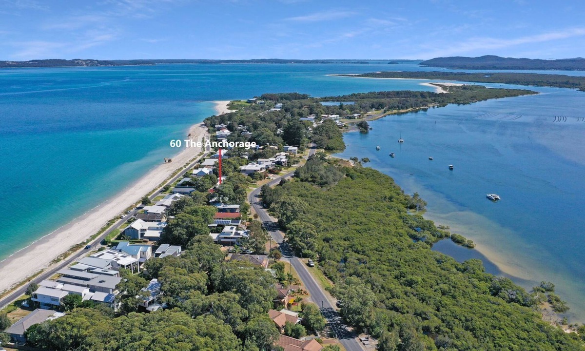 Hawks Nest House | River Views - Pet Friendly