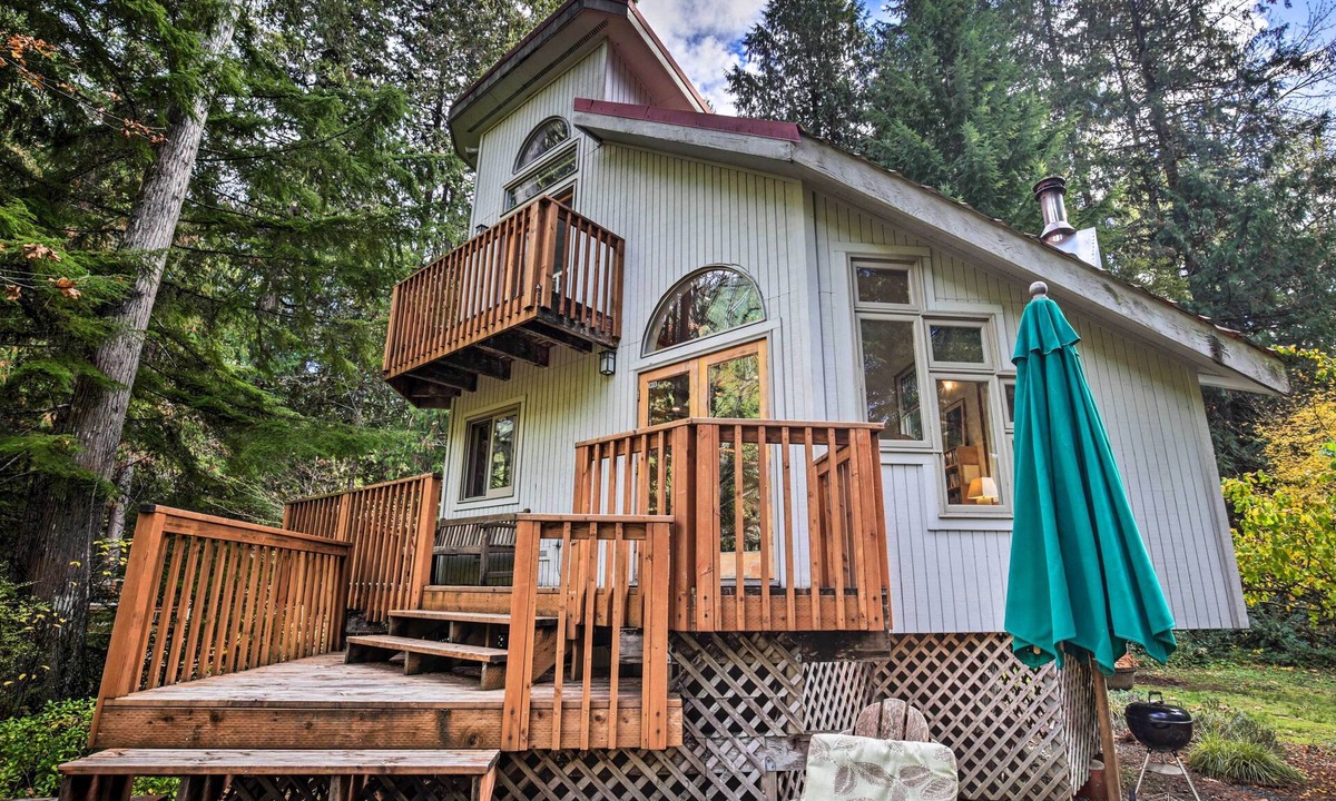 Belknap Springs Cottage | River Views, Private Hot Springs Tub, Forest +Deck