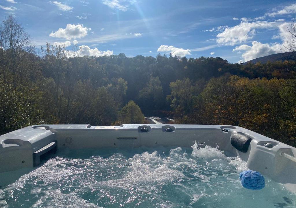 Vetraz-Monthoux Villa | River Villa with amazing view + Jacuzzi, Garden, Forest access