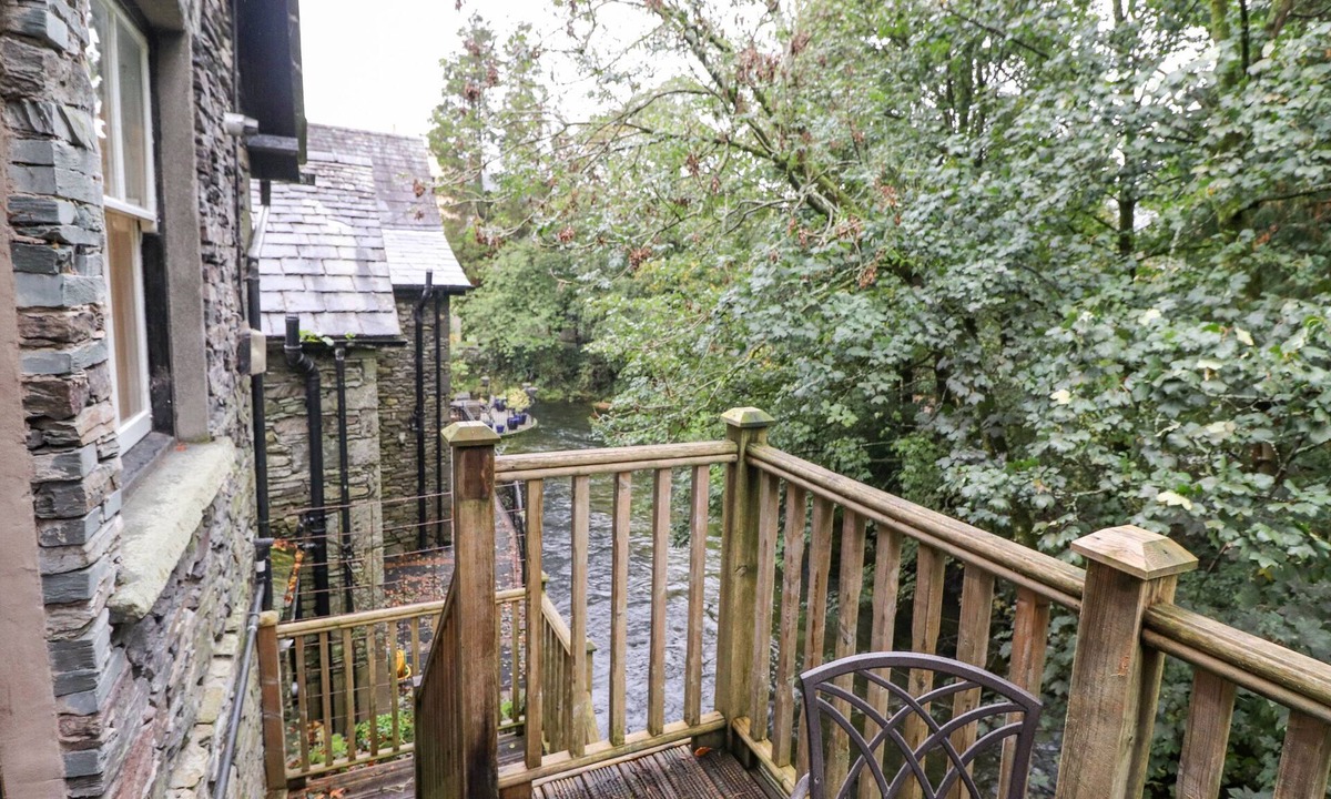 Grasmere Cottage | Riverbank
