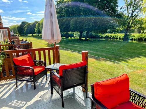 Tiddington Ski Chalet | Riverbank Lodge