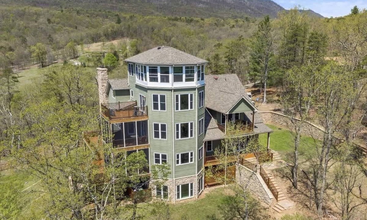 Bentonville House | Riverbend Lodge Spacious Riverfront Home with Hot Tub, Pool & Mountain view