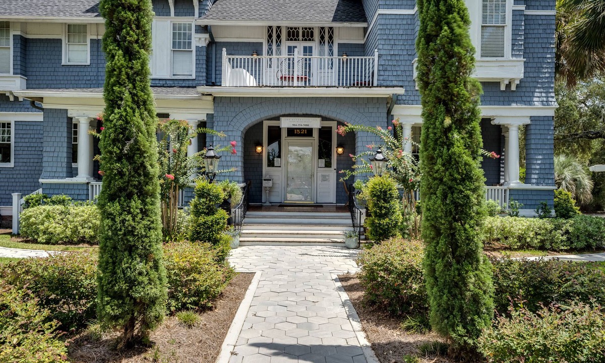 Five Points Bed & Breakfast | Riverdale Inn