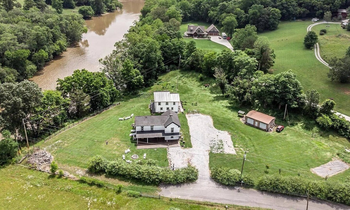 Greeneville Other | Riverfront 1800s Stagecoach Inn! Completely remodeled with 5 beds/5 baths