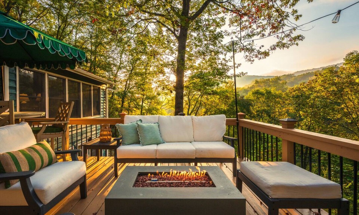 Burnsville House | Riverfront 4BR Lodge w/Hot Tub. Sleeps 10. Escape to cool Blue Ridge Mountains