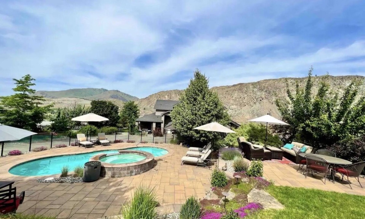 Orondo House | Riverfront- 5 Mins to Chelan+Views+Pool