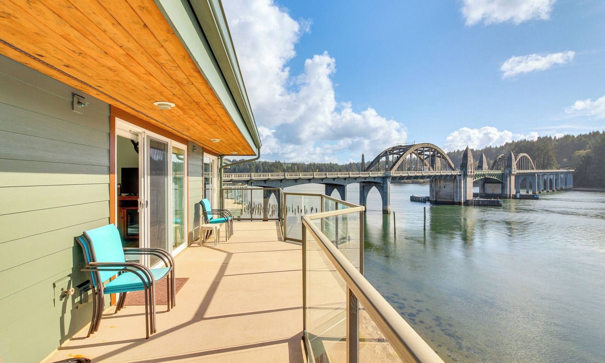 Florence Condo | Riverfront Apt in Old Town Florence!