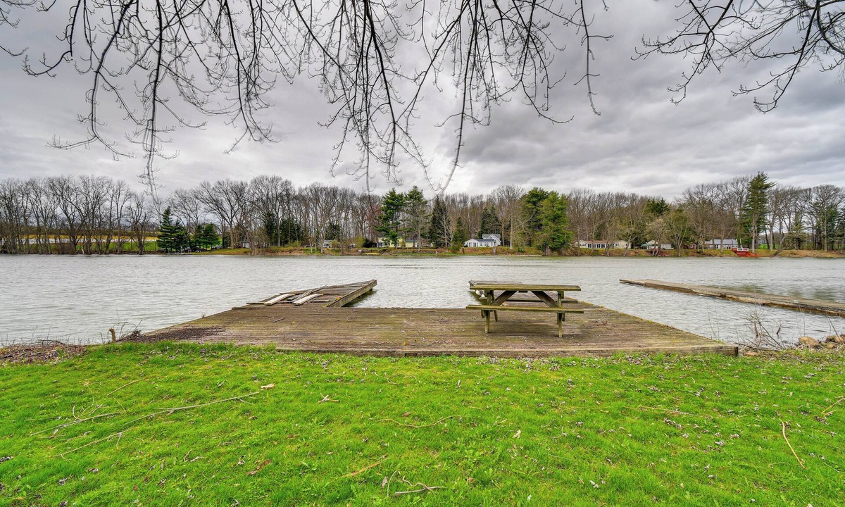 Baldwinsville Apartment | Riverfront Baldwinsville Apartment w/Shared Deck!