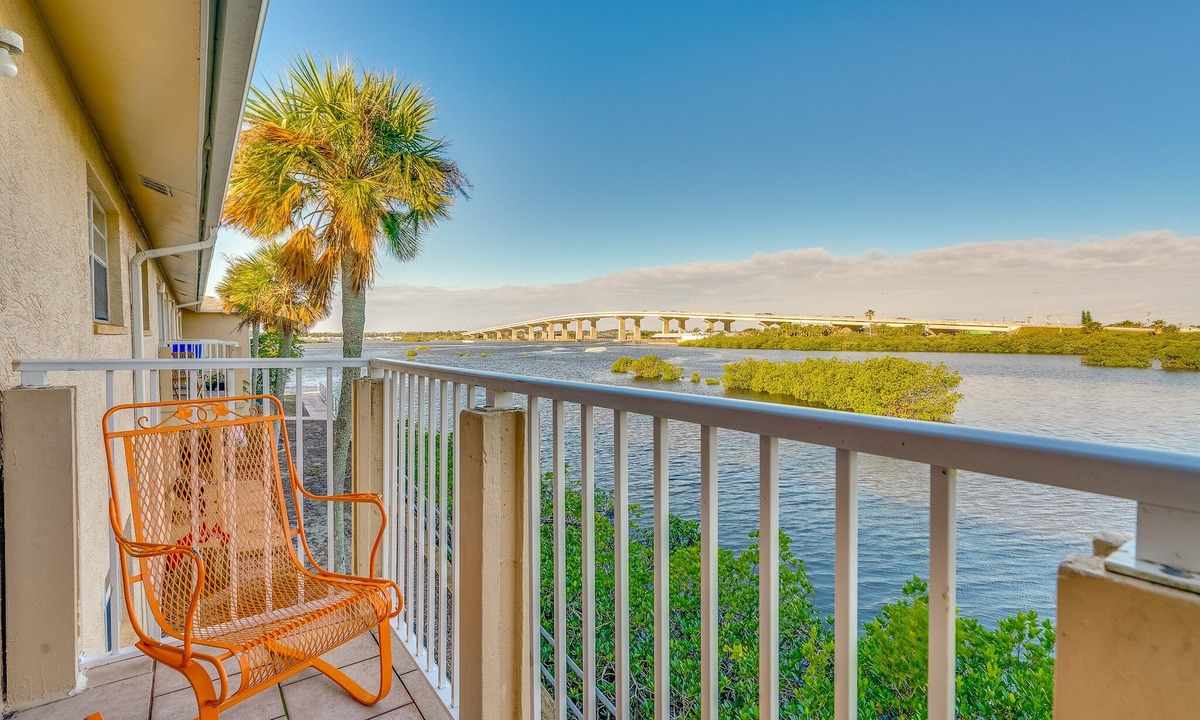 Port Orange Condo | Riverfront Beach-side-Jade Winds #16