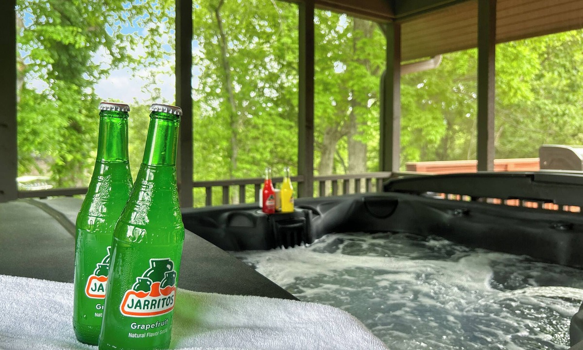 Pangburn House | Riverfront Bliss- Private River Dock & Two King rooms!