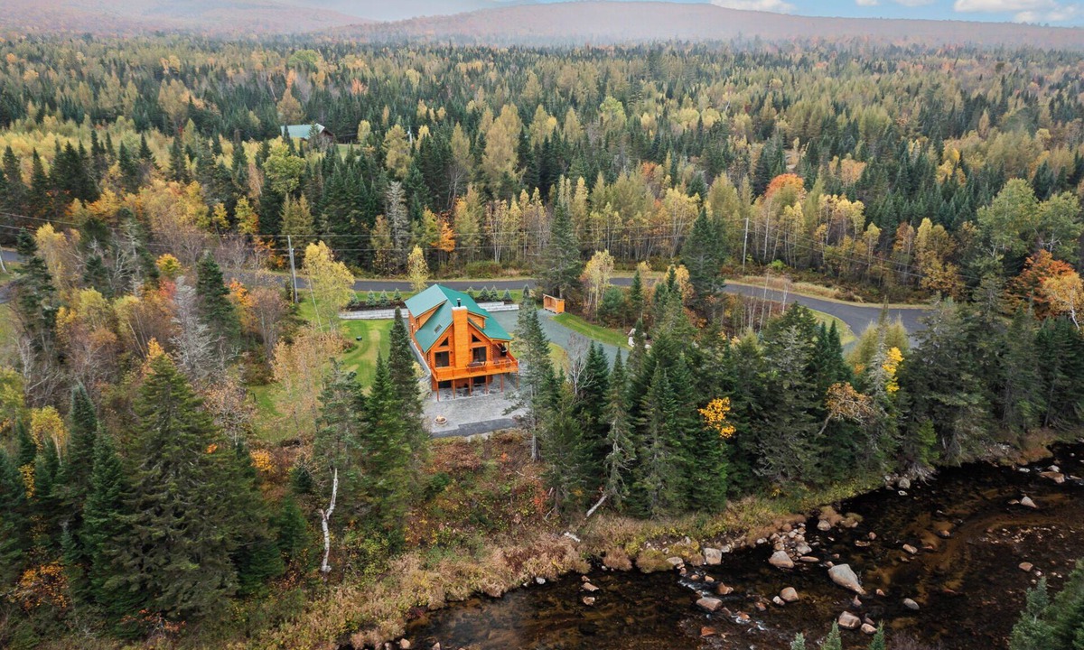 Twin Mountain House | Riverfront, Brand New Log Cabin-Fireplace-Firepit