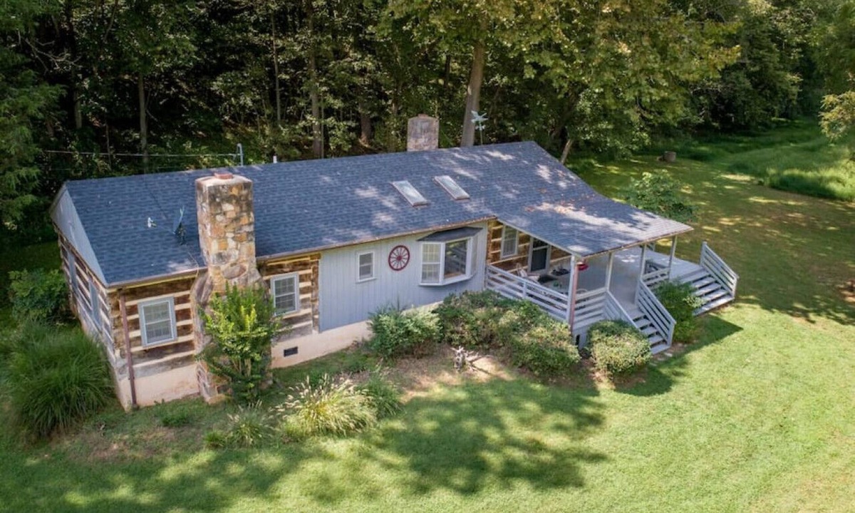 Luray Cabin | Riverfront Cabin! Farm, Trail & Kayaks (BR)