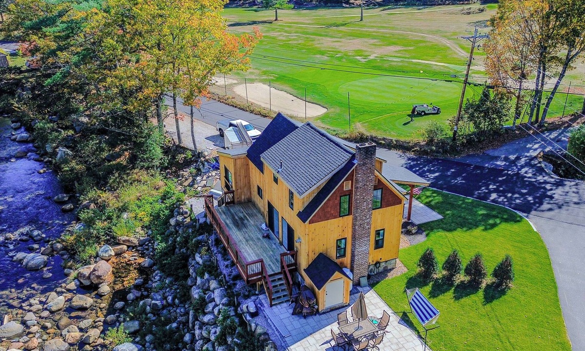 Jackson House | Riverfront Cabin Getaway