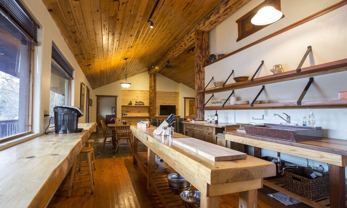 Bigfork House | Riverfront Cabin