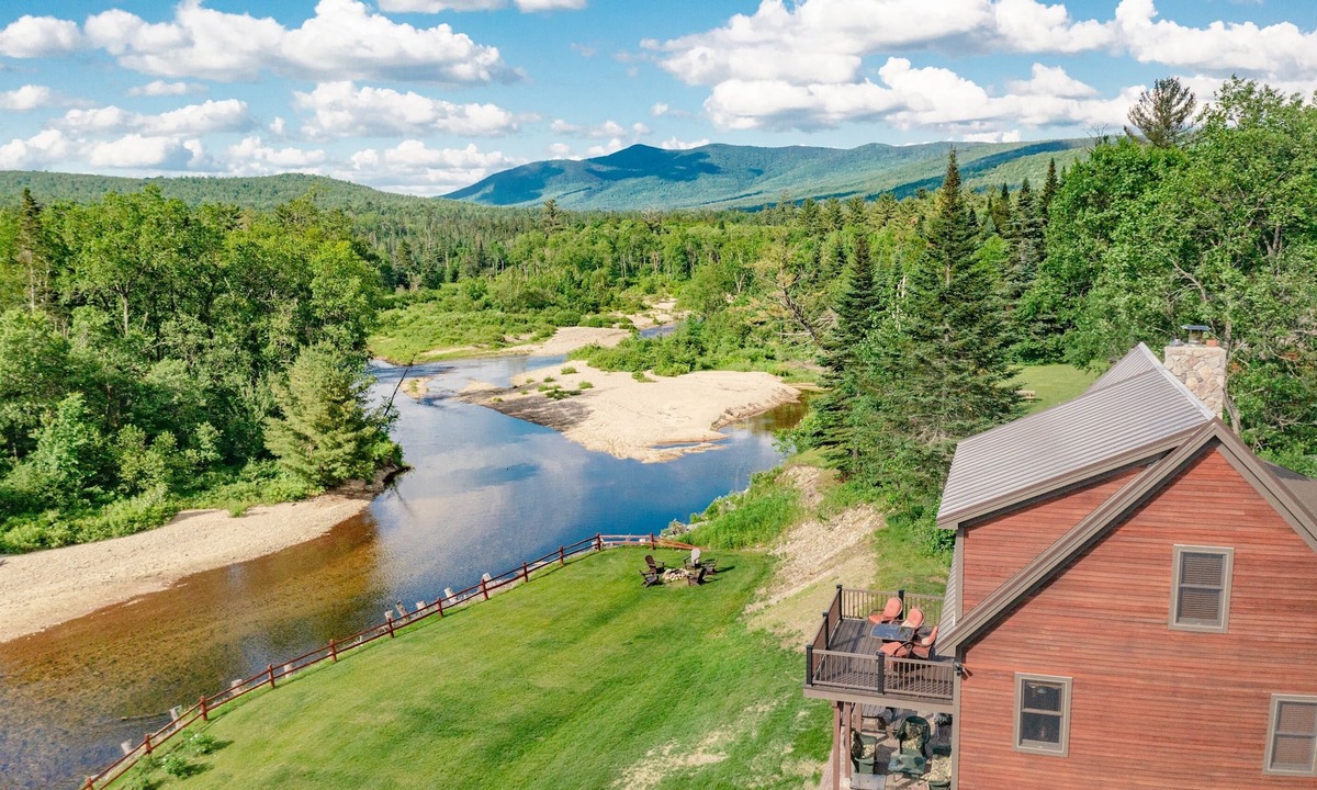 Twin Mountain House | Riverfront Cabin|Fireplace|Fire pit | White Mountains| Hiking