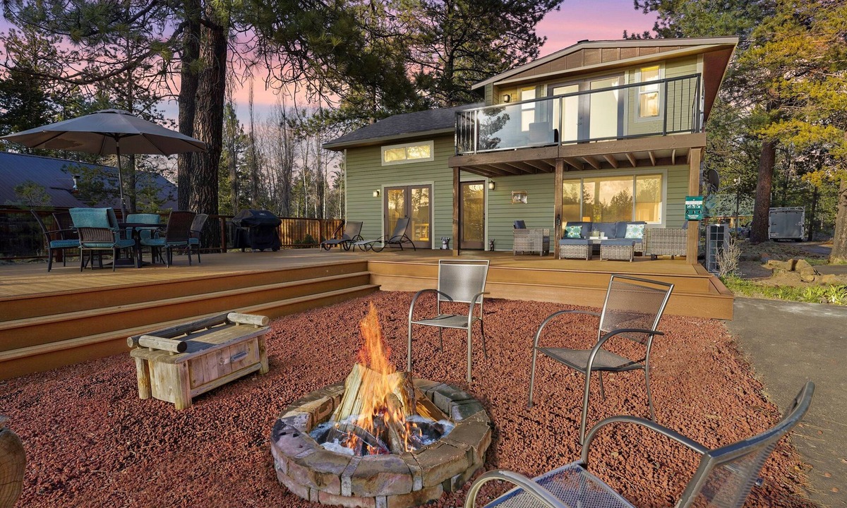 Sunriver Cabin | Riverfront Cabin w/Trails, Hot Tub, Wood Stove, AC & River Views + dogs OK