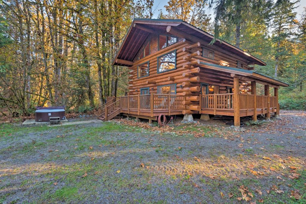 Gold Bar House | Riverfront Cabin with Hot Tub 2 Mi to Eagle Falls