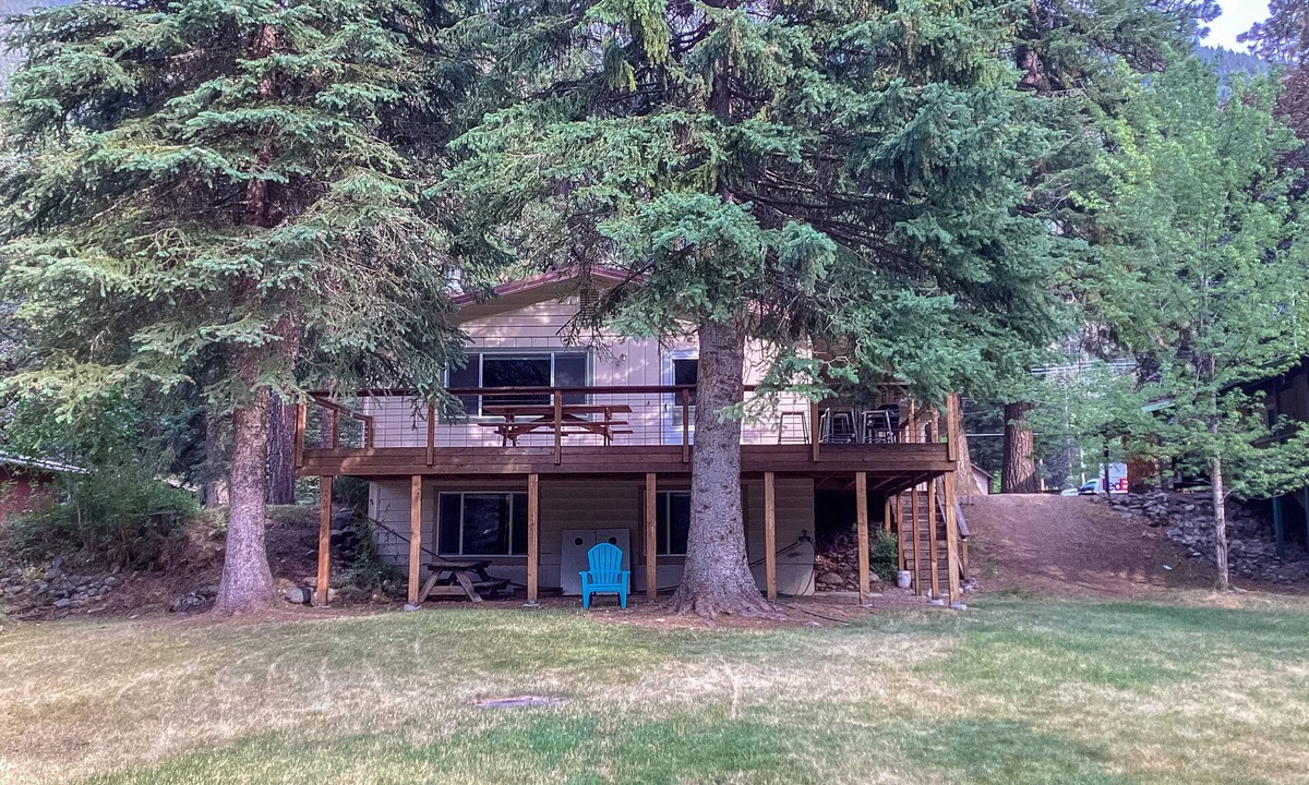 Joseph Cabin | Riverfront cabin with large yard, great deck, & fireplace