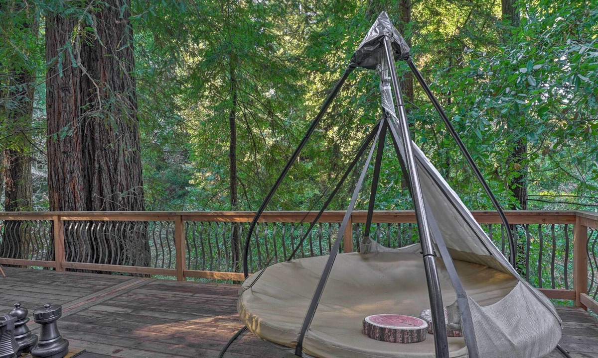 Ben Lomond Cottage | Riverfront Cottage in Redwoods w/Decks + Beach!