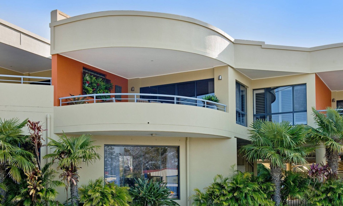 North Haven Apartment | Riverfront Couples Retreat