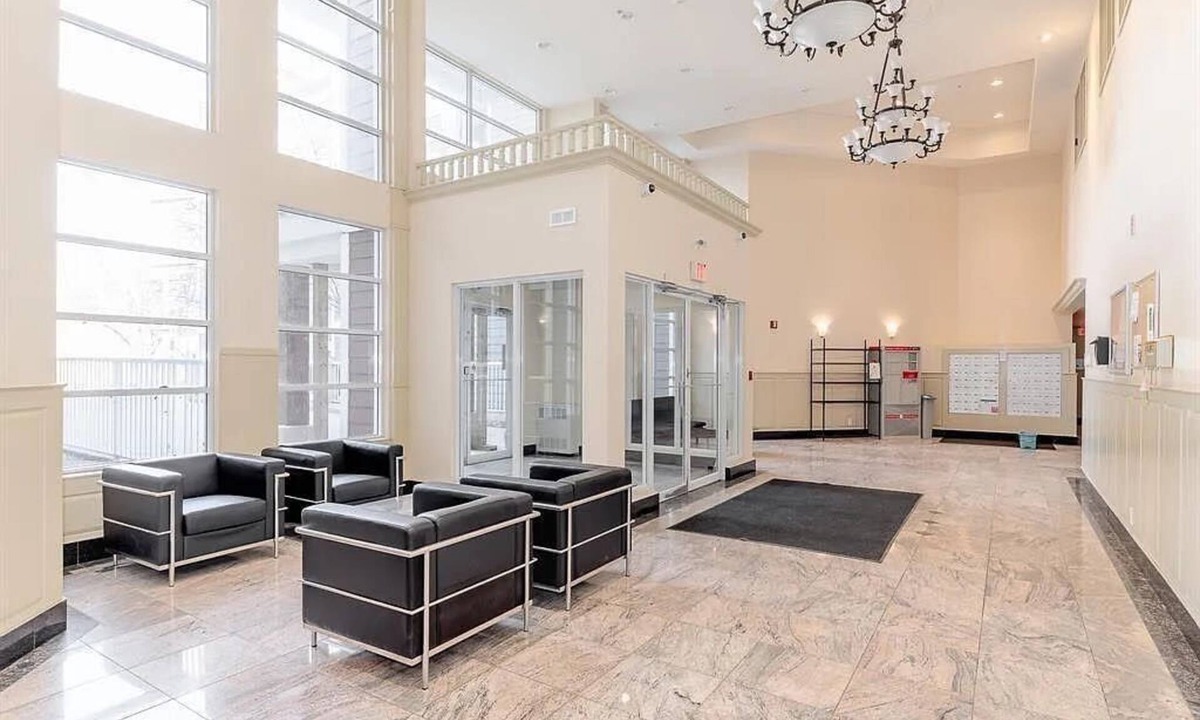 East Village Condo | Riverfront downtown